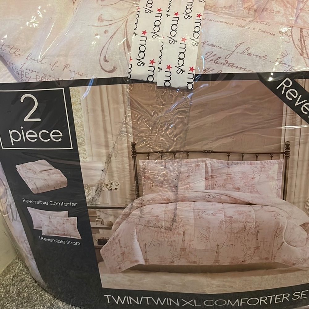 This is a twin quilt new,2 pieces, still packaged. Beautiful
